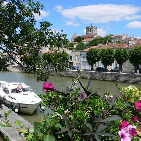 مبيت وإفطار Saint-Savinien De Charme Et D'Eau المظهر الخارجي الصورة
